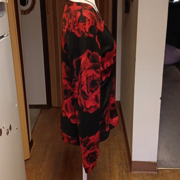 FLORAL RED AND BLACK BUTTON UP SWEATER - Picture 6 of 6